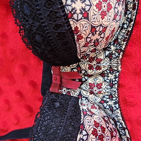 Mediterranean Print/Tile 32B Navy Burgandy & Blue Secret Possesions Nwot bow - Picture 3 of 6